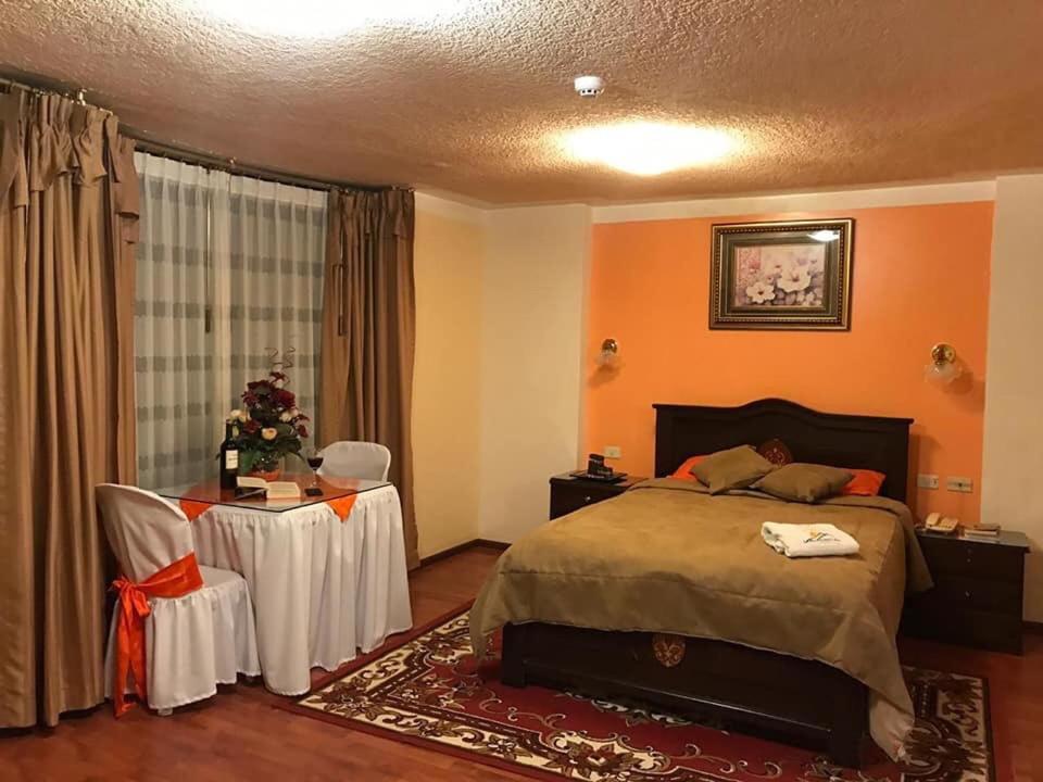 Hotel Los Ilinizas Latacunga Exterior photo